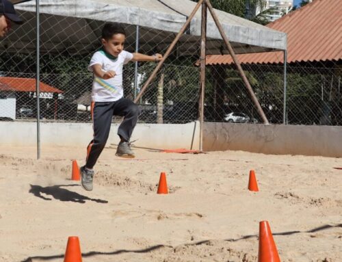 Estudantes  participam de festival de atletismo, xadrez e tênis de mesa