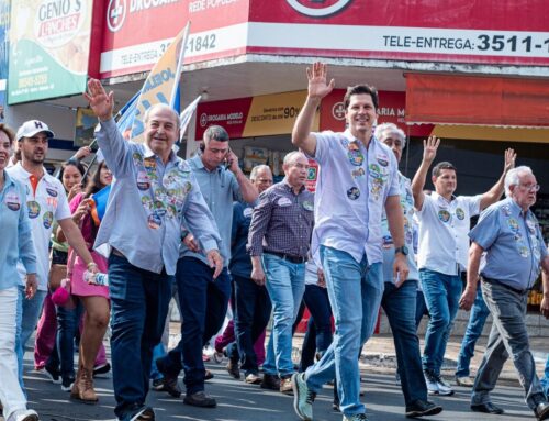 Caminhada de Zé Essado com Daniel Vilela lota ruas de Inhumas