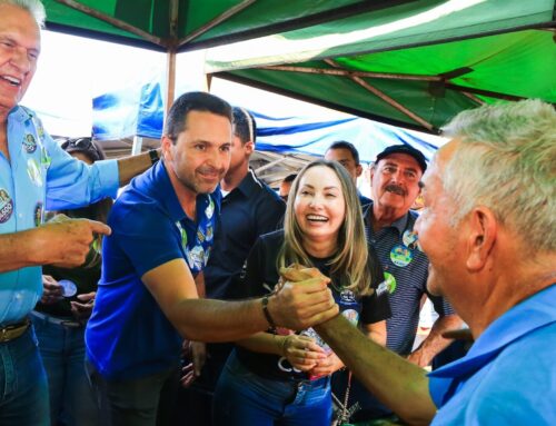 Caiado e Leandro Vilela agitam feira da Vila Brasília, em Aparecida de Goiânia